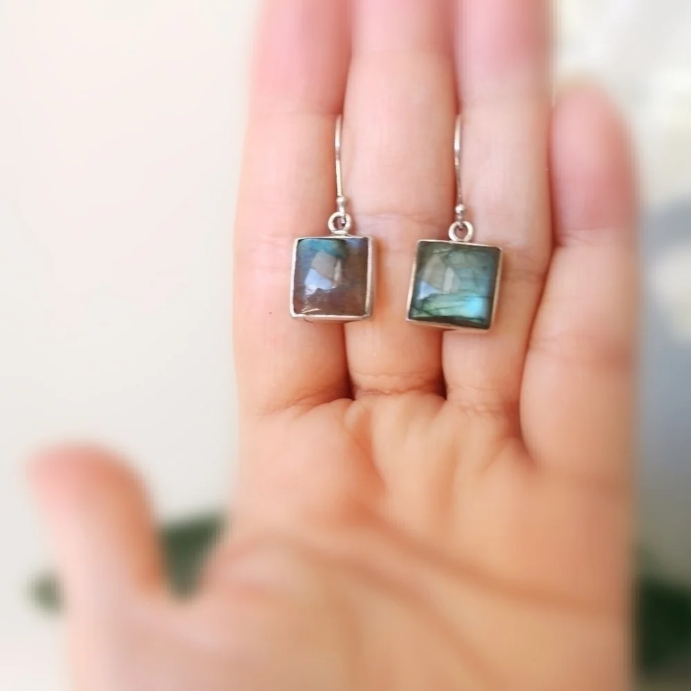 Jem Designs Shop cabochon labradorite